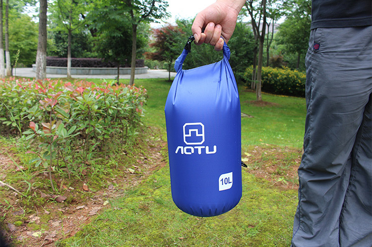 AOTU AT6613 Forma de Cubo de 10L Bolsa de Natación Impermeable al Aire Libre - Rojo